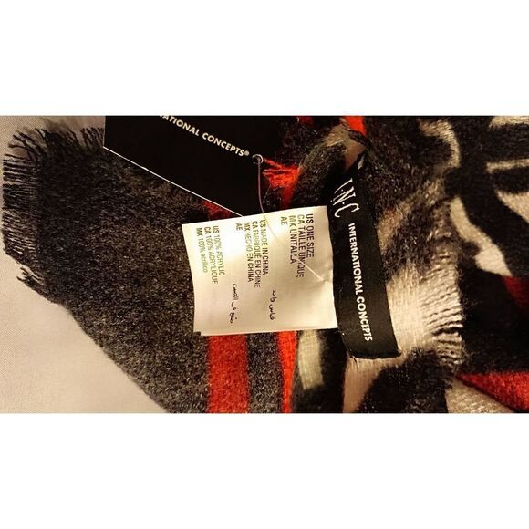 NWT 8 ft by 2 ft soft and warm scarf by In international Concepts. Featuring a c - Picture 4 of 4